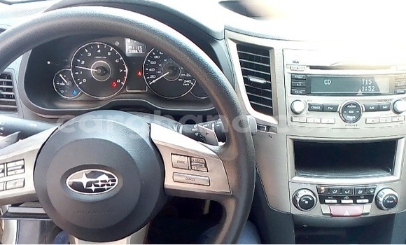 Ra Àlòkù Subaru Legacy funfun Ọkọ̀ in Sekondi–Takoradi Metropolitan ni Oorun Ra Àlòkù Subaru Legacy funfun Ọkọ̀ in Sekondi–Takoradi Metropolitan ni Oorun