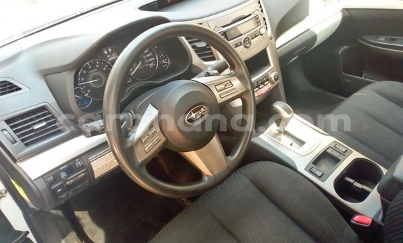 Ra Àlòkù Subaru Legacy funfun Ọkọ̀ in Sekondi–Takoradi Metropolitan ni Oorun Ra Àlòkù Subaru Legacy funfun Ọkọ̀ in Sekondi–Takoradi Metropolitan ni Oorun