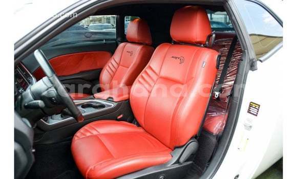 Ra Imported Dodge Challenger funfun Ọkọ̀ in Import - Dubai ni Ashanti Ra Imported Dodge Challenger funfun Ọkọ̀ in Import - Dubai ni Ashanti