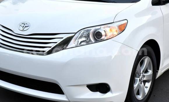 Buy Used Toyota Sienna White Car in Accra in Greater Accra