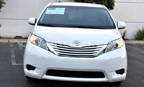 Sayi Na hannu Toyota Sienna White Mota in Accra a Greater Accra Sayi Na hannu Toyota Sienna White Mota in Accra a Greater Accra