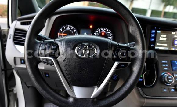 Sayi Na hannu Toyota Sienna White Mota in Accra a Greater Accra Sayi Na hannu Toyota Sienna White Mota in Accra a Greater Accra