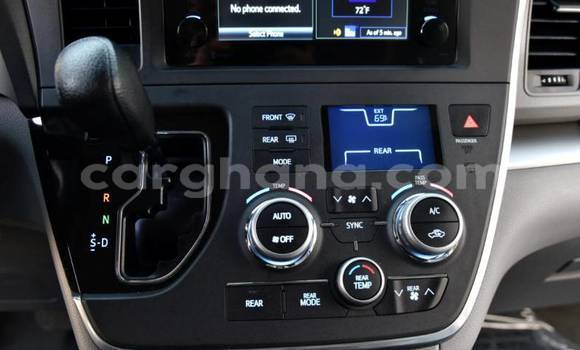 Sayi Na hannu Toyota Sienna White Mota in Accra a Greater Accra Sayi Na hannu Toyota Sienna White Mota in Accra a Greater Accra
