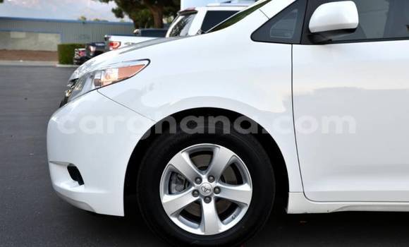 Sayi Na hannu Toyota Sienna White Mota in Accra a Greater Accra Sayi Na hannu Toyota Sienna White Mota in Accra a Greater Accra