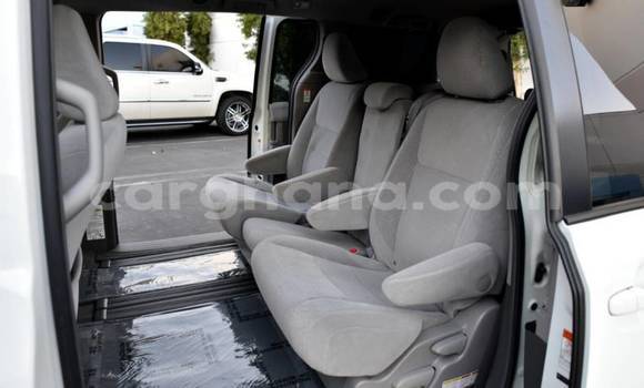 Sayi Na hannu Toyota Sienna White Mota in Accra a Greater Accra Sayi Na hannu Toyota Sienna White Mota in Accra a Greater Accra