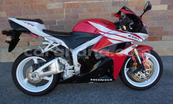 Sayi Na hannu Honda CBR Red Motsi in Abokibi a Greater Accra Sayi Na hannu Honda CBR Red Motsi in Abokibi a Greater Accra