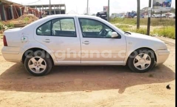 Ra Àlòkù Volkswagen Golf funfun Ọkọ̀ in Accra ni Greater Accra Ra Àlòkù Volkswagen Golf funfun Ọkọ̀ in Accra ni Greater Accra