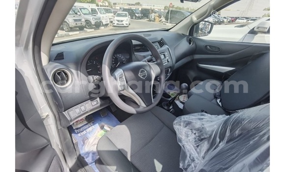 Sayi Na hannu Nissan Navara Azurfa Mota in Accra a Greater Accra Sayi Na hannu Nissan Navara Azurfa Mota in Accra a Greater Accra