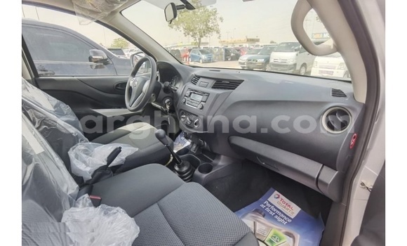 Sayi Na hannu Nissan Navara Azurfa Mota in Accra a Greater Accra Sayi Na hannu Nissan Navara Azurfa Mota in Accra a Greater Accra