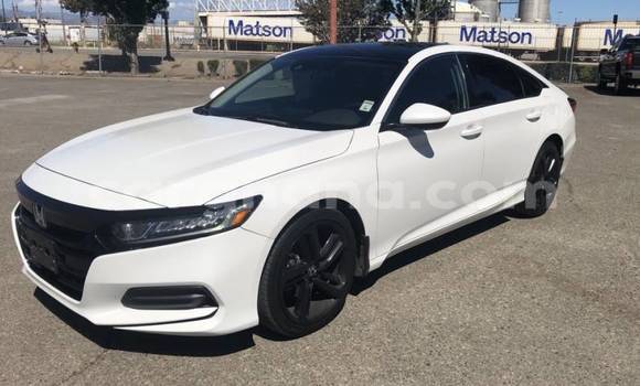 Ra Àlòkù Honda Accord funfun Ọkọ̀ in Accra ni Greater Accra