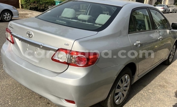 Sayi Na hannu Toyota Corolla Azurfa Mota in Accra a Greater Accra