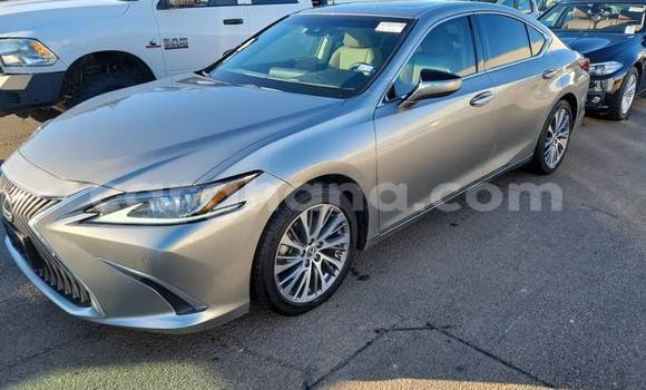 Sayi Na hannu Lexus ES Azurfa Mota in Accra a Greater Accra Sayi Na hannu Lexus ES Azurfa Mota in Accra a Greater Accra