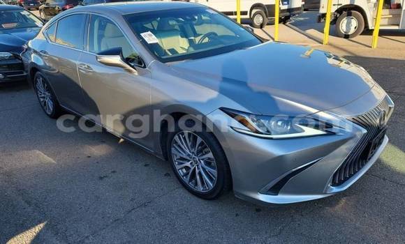 Sayi Na hannu Lexus ES Azurfa Mota in Accra a Greater Accra Sayi Na hannu Lexus ES Azurfa Mota in Accra a Greater Accra