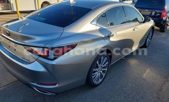 Sayi Na hannu Lexus ES Azurfa Mota in Accra a Greater Accra Sayi Na hannu Lexus ES Azurfa Mota in Accra a Greater Accra