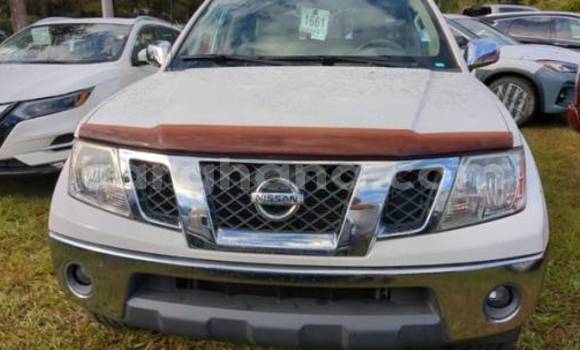 Sayi Na hannu Nissan Frontier White Mota in Accra a Greater Accra Sayi Na hannu Nissan Frontier White Mota in Accra a Greater Accra