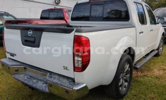 Sayi Na hannu Nissan Frontier White Mota in Accra a Greater Accra Sayi Na hannu Nissan Frontier White Mota in Accra a Greater Accra