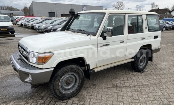 Buy Import Toyota Land Cruiser Prado White Car in Sekondi–Takoradi Metropolitan in Western Buy Import Toyota Land Cruiser Prado White Car in Sekondi–Takoradi Metropolitan in Western