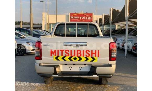 Ra Imported Mitsubishi L200 funfun Ọkọ̀ in Import - Dubai ni Ashanti Ra Imported Mitsubishi L200 funfun Ọkọ̀ in Import - Dubai ni Ashanti