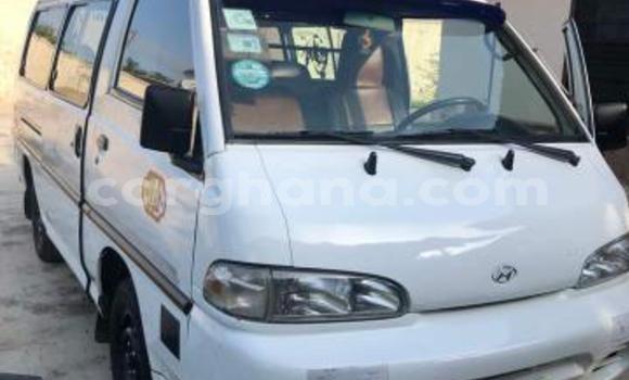 Ra Àlòkù Hyundai H1 funfun Ọkọ̀ in Sekondi–Takoradi Metropolitan ni Oorun Ra Àlòkù Hyundai H1 funfun Ọkọ̀ in Sekondi–Takoradi Metropolitan ni Oorun