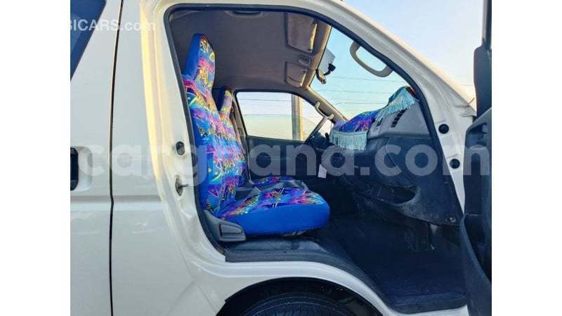 Big with watermark toyota hiace ashanti import dubai 52928