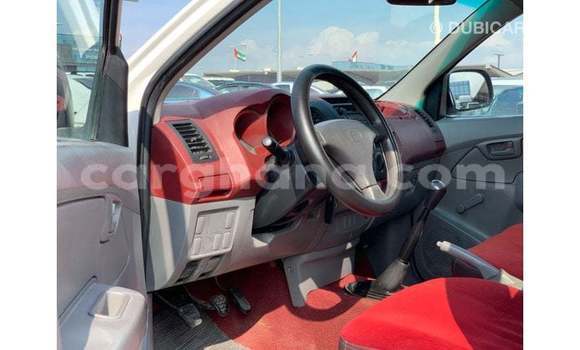 Sayi Imported Toyota Hilux White Mota in Import - Dubai a Ashanti Sayi Imported Toyota Hilux White Mota in Import - Dubai a Ashanti