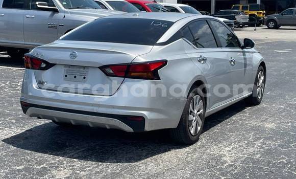 Sayi Na hannu Nissan Altima Azurfa Mota in Accra a Greater Accra Sayi Na hannu Nissan Altima Azurfa Mota in Accra a Greater Accra