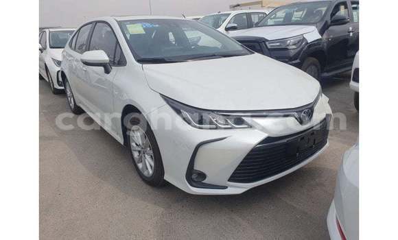 Ra Imported Toyota Corolla funfun Ọkọ̀ in Import - Dubai ni Ashanti
