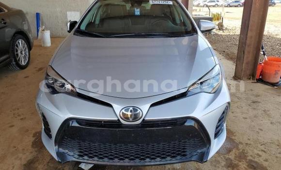 Sayi Na hannu Toyota Corolla Azurfa Mota in Accra a Greater Accra