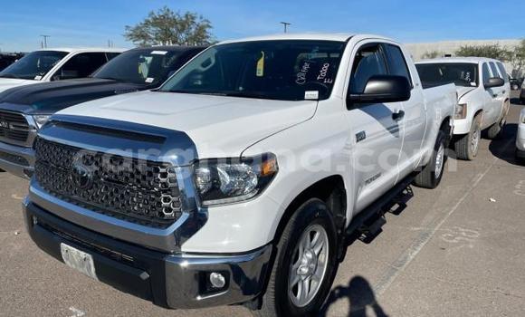 Sayi Na hannu Toyota Tacoma White Mota in Accra a Greater Accra