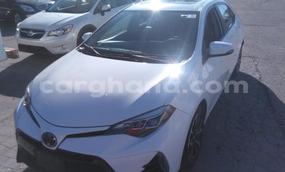 Ra Àlòkù Toyota Corolla funfun Ọkọ̀ in Accra ni Greater Accra