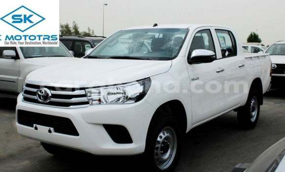 Ra Imported Toyota Hilux funfun Ọkọ̀ in Import - Dubai ni Ashanti
