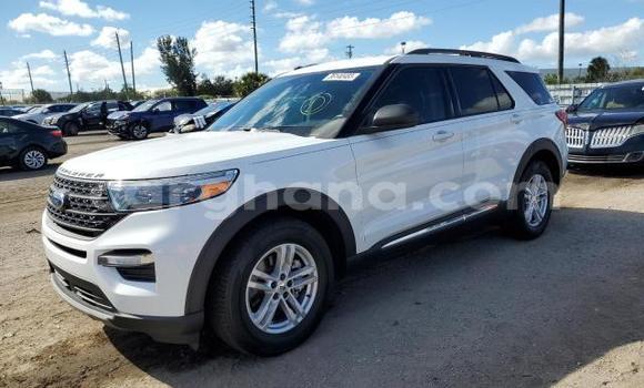 Sayi Na hannu Ford Explorer White Mota in Accra a Greater Accra