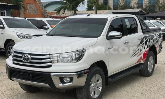 Ra Àlòkù Toyota Hilux funfun Ọkọ̀ in Sekondi–Takoradi Metropolitan ni Oorun