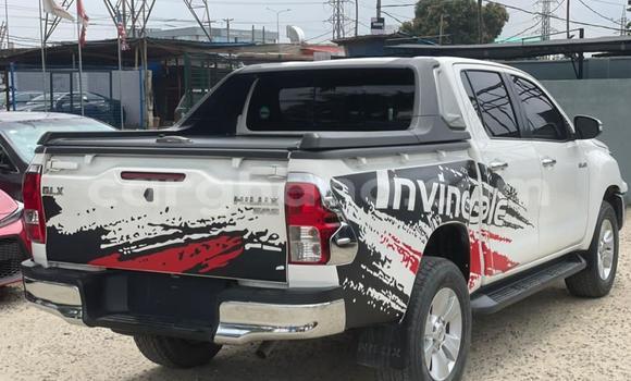 Ra Àlòkù Toyota Hilux funfun Ọkọ̀ in Sekondi–Takoradi Metropolitan ni Oorun Ra Àlòkù Toyota Hilux funfun Ọkọ̀ in Sekondi–Takoradi Metropolitan ni Oorun