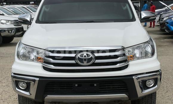 Ra Àlòkù Toyota Hilux funfun Ọkọ̀ in Sekondi–Takoradi Metropolitan ni Oorun Ra Àlòkù Toyota Hilux funfun Ọkọ̀ in Sekondi–Takoradi Metropolitan ni Oorun