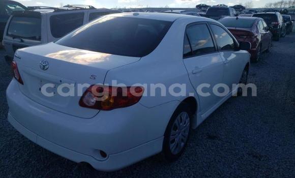 Sayi Na hannu Toyota Corolla White Mota in Accra a Greater Accra Sayi Na hannu Toyota Corolla White Mota in Accra a Greater Accra