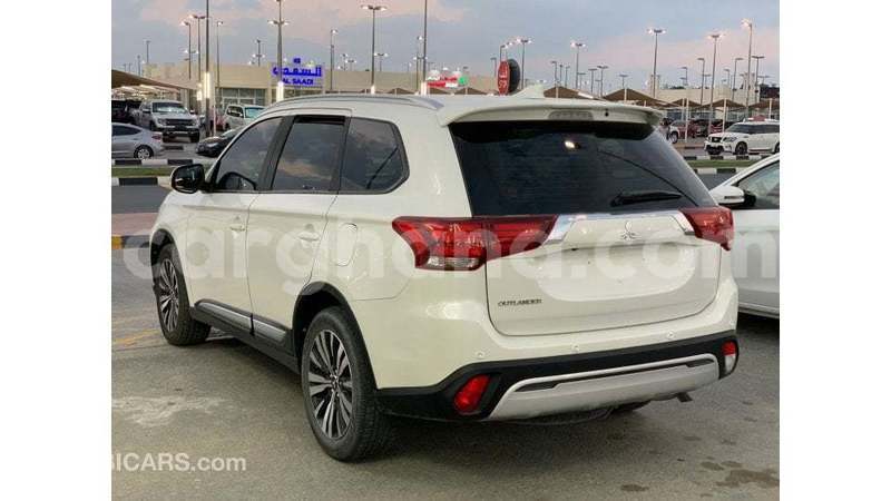 Big with watermark mitsubishi outlander ashanti import dubai 53076