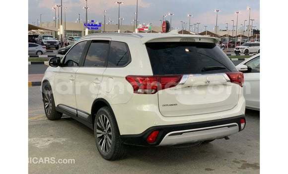 Sayi Imported Mitsubishi Outlander White Mota in Import - Dubai a Ashanti Sayi Imported Mitsubishi Outlander White Mota in Import - Dubai a Ashanti