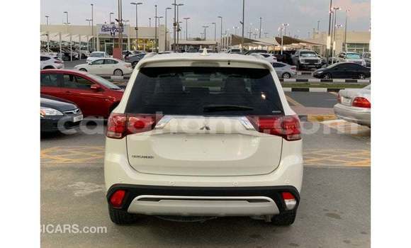 Sayi Imported Mitsubishi Outlander White Mota in Import - Dubai a Ashanti Sayi Imported Mitsubishi Outlander White Mota in Import - Dubai a Ashanti
