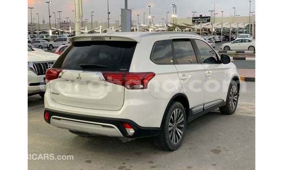 Sayi Imported Mitsubishi Outlander White Mota in Import - Dubai a Ashanti Sayi Imported Mitsubishi Outlander White Mota in Import - Dubai a Ashanti