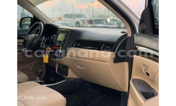 Sayi Imported Mitsubishi Outlander White Mota in Import - Dubai a Ashanti Sayi Imported Mitsubishi Outlander White Mota in Import - Dubai a Ashanti