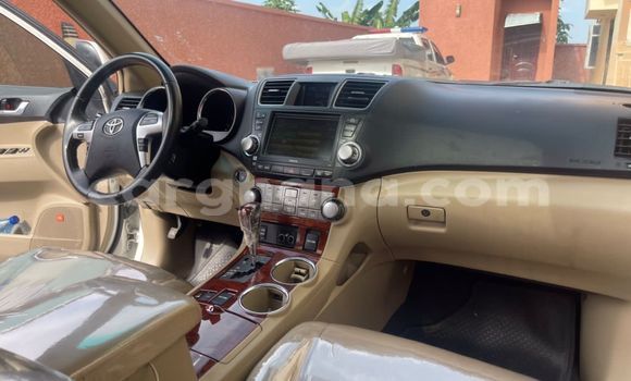 Buy Used Toyota Highlander White Car in Sekondi–Takoradi Metropolitan in Western Buy Used Toyota Highlander White Car in Sekondi–Takoradi Metropolitan in Western