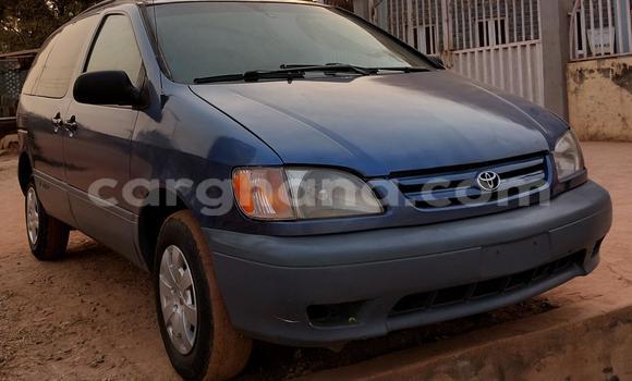 Buy Used Toyota Sienna Blue Car in Sekondi–Takoradi Metropolitan in Western