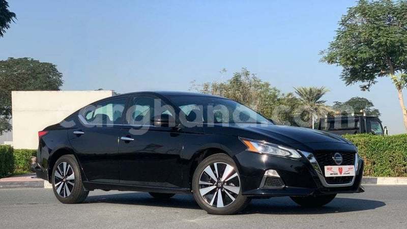 Big with watermark nissan altima ashanti import dubai 53155