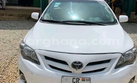 Ra Àlòkù Toyota Corolla funfun Ọkọ̀ in Accra ni Greater Accra