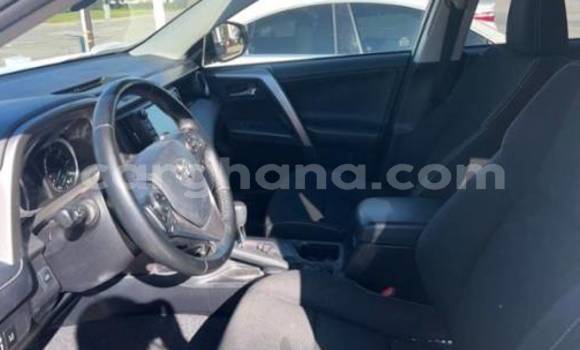 Sayi Na hannu Toyota RAV4 White Mota in Accra a Greater Accra Sayi Na hannu Toyota RAV4 White Mota in Accra a Greater Accra