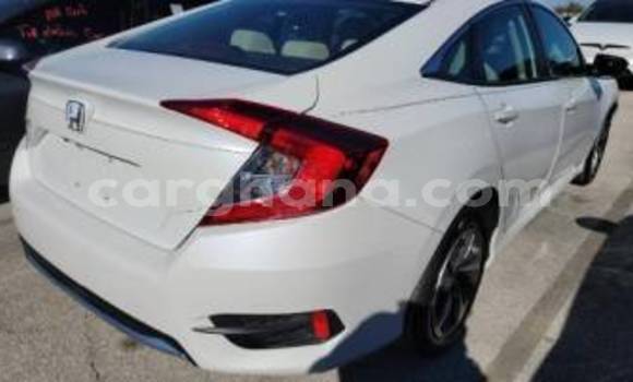 Sayi Na hannu Honda Civic White Mota in Accra a Greater Accra Sayi Na hannu Honda Civic White Mota in Accra a Greater Accra