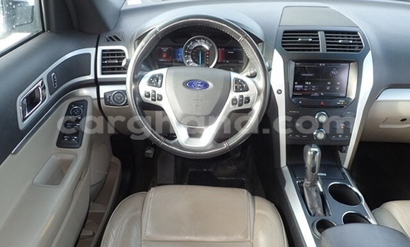 Ra Àlòkù Ford Explorer funfun Ọkọ̀ in Accra ni Greater Accra Ra Àlòkù Ford Explorer funfun Ọkọ̀ in Accra ni Greater Accra