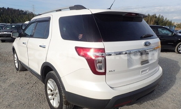 Ra Àlòkù Ford Explorer funfun Ọkọ̀ in Accra ni Greater Accra Ra Àlòkù Ford Explorer funfun Ọkọ̀ in Accra ni Greater Accra