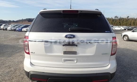 Ra Àlòkù Ford Explorer funfun Ọkọ̀ in Accra ni Greater Accra Ra Àlòkù Ford Explorer funfun Ọkọ̀ in Accra ni Greater Accra